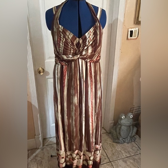 Avenue Dresses & Skirts - Beautiful Avenue Striped halter style Maxi dress 2X 18-20 🌺A